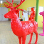 czerwona figura jelenia