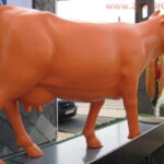 figura krowa gładka pomarańczowa