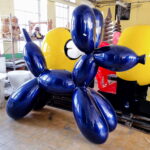 duża figura balloon dog granatowa
